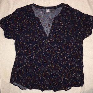 Super cute, low cut, floral old navy top!